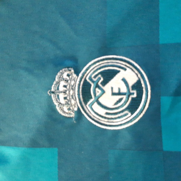 2017-18 Real Madrid Adidas Third Shirt - Picture 6 of 17